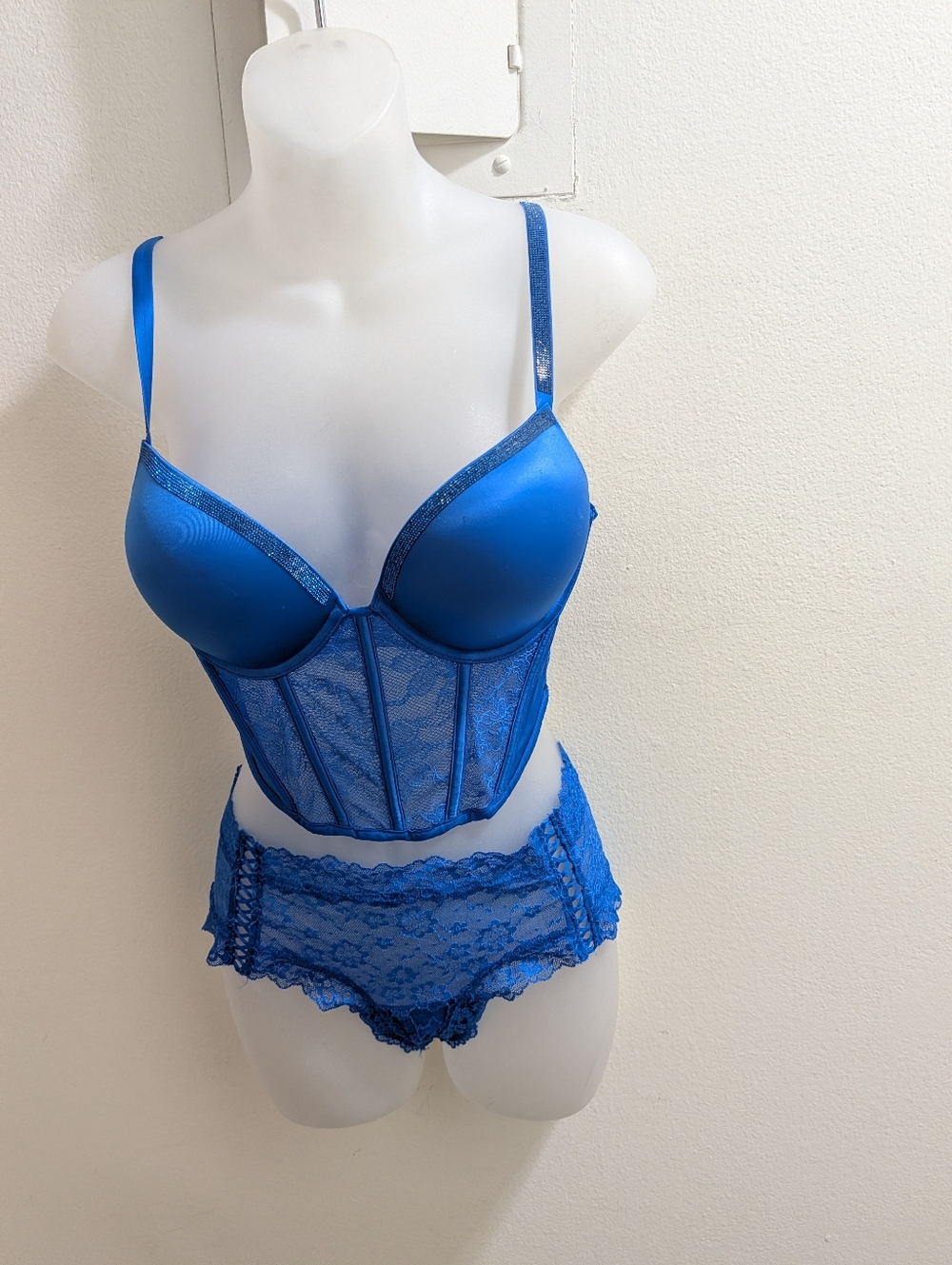 NWT Victoria's Secret Bombshell With 2 Matching Panties
